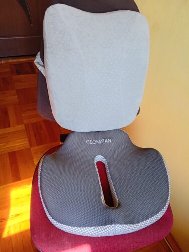 Pernă Lombară Ergonomică GEOMATAN®, Spumă cu Memorie, Dimensiune și Suport Ideale pentru Spate, Aliniere Corectă a Coloanei, Confort pentru Birou, Auto, Husă Lavabilă, Materiale Premium, Design Ajustabil, Prevenire Dureri Lombare și Tensiune photo review